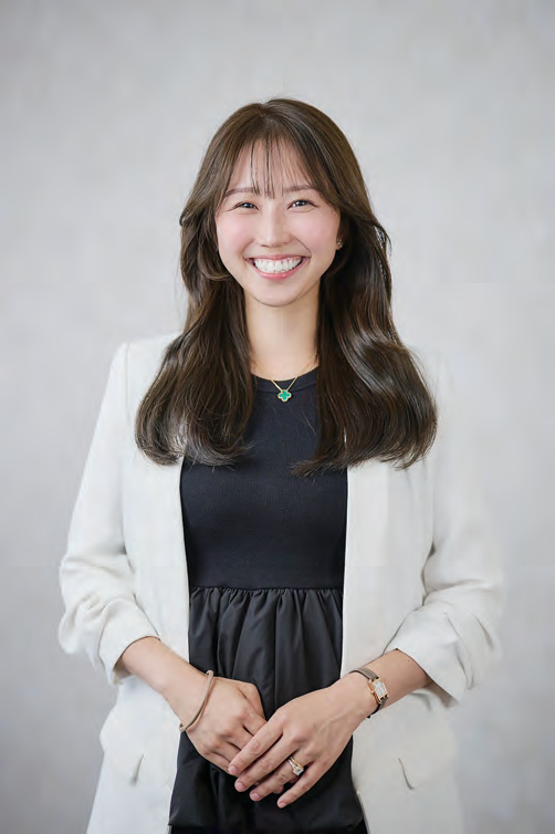 パンフレットに掲載された採用責任者・馬場優子さんの写真