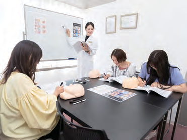 講師と一緒に学ぶ研修風景